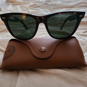 RAYBAN Tortoise Wayfarer
